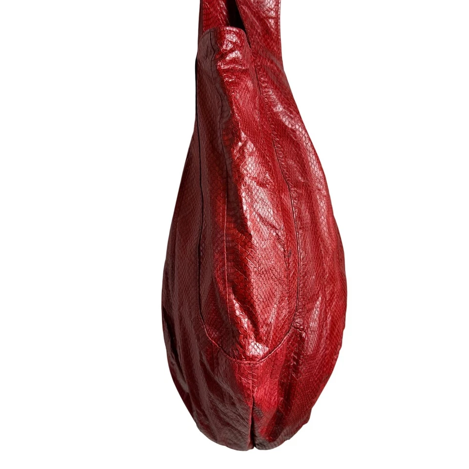 Сумка с короткими ручками Beirn змеиная кожа этического происхождения JENNA Hobo красная легкая упаковываемая - Изображение 3 из 4