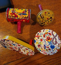 Vintage Kirchhof Litho Tin Wood Handle Noise Makers /vintage noise makers