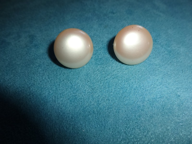 Beautiful Vintage Trifari Pearl off White Large Round Clip On Earrings