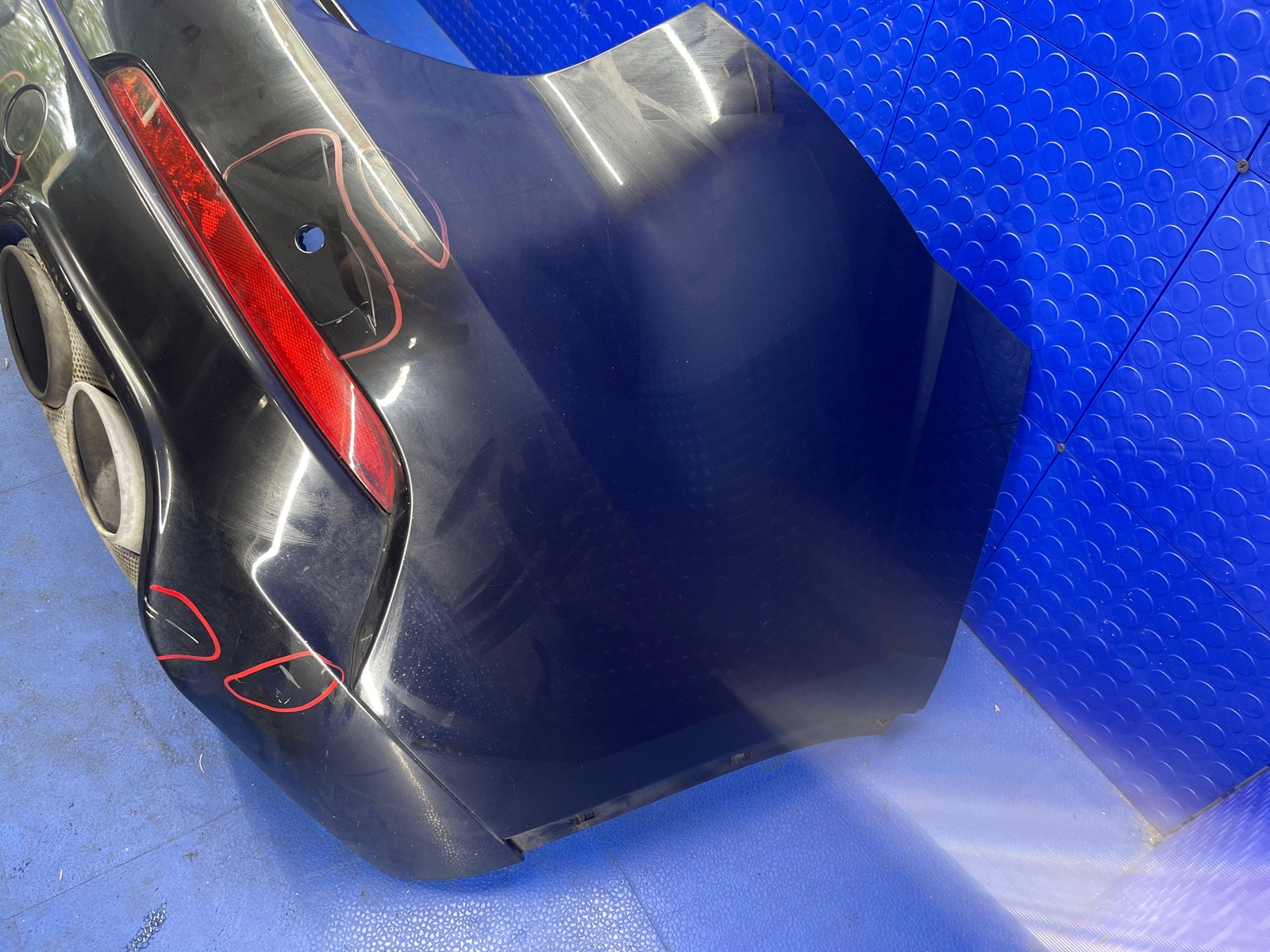2017-2022 MASERATI LEVANTE OEM REAR BUMPER COVER W/PARK ASSIST NERO (820)