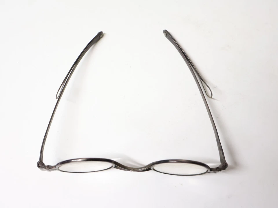 Ancienne paire de Lunettes pliantes en Argent dans Etui cuir XIXème siècle - Photo 3/4