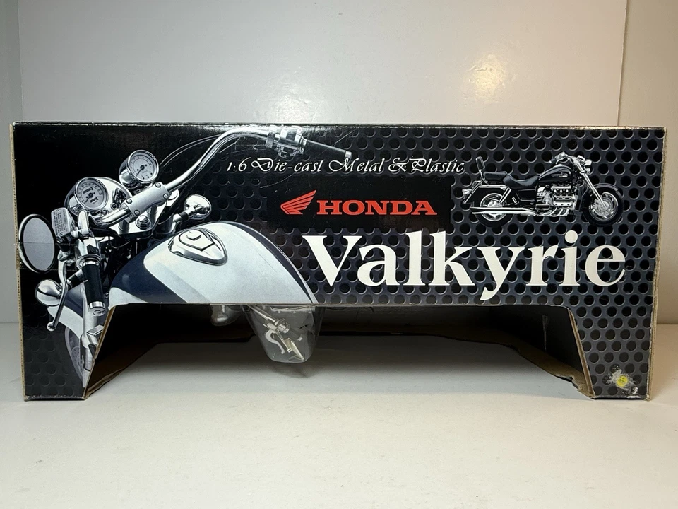 Honda Valkyrie Motor Max Diecast Model 1/6 1:6 Motorcycle New Open Box - Image 3 of 4