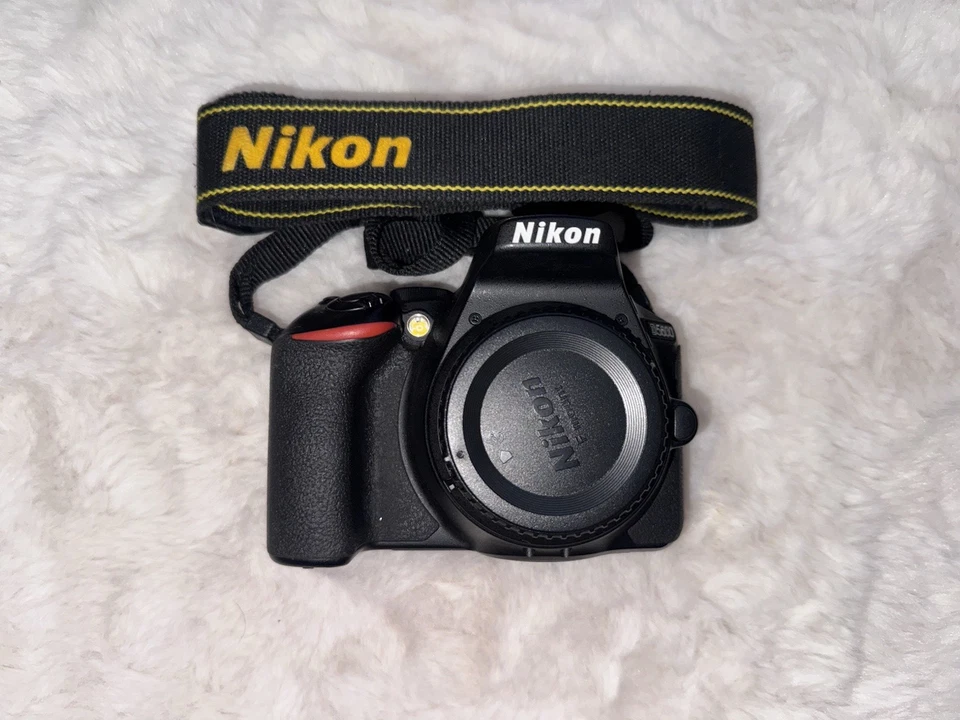 Nikon D5600, photo 1 of 5