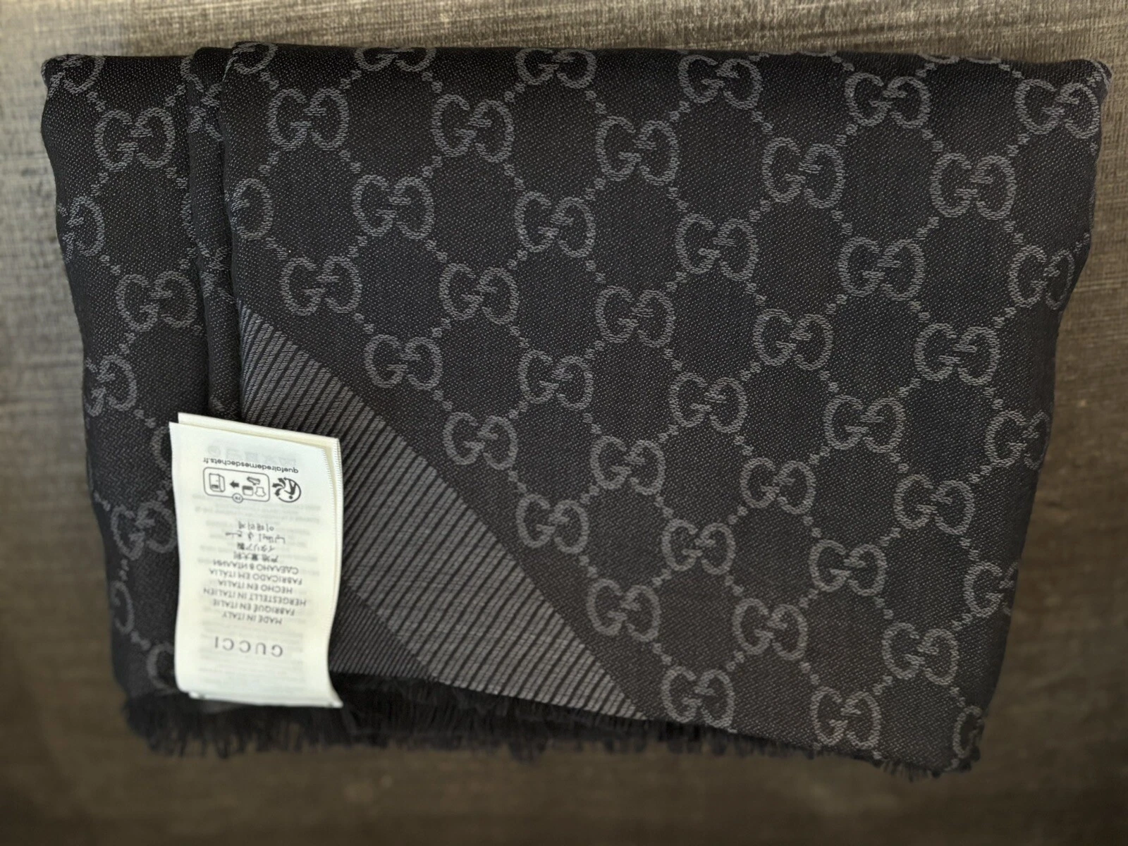 FOULARD NEUF GUCCI GRIS ANTHRACITE IMPRIMÉ GG LAINE GÉANTE CHÂLE SOIE 55