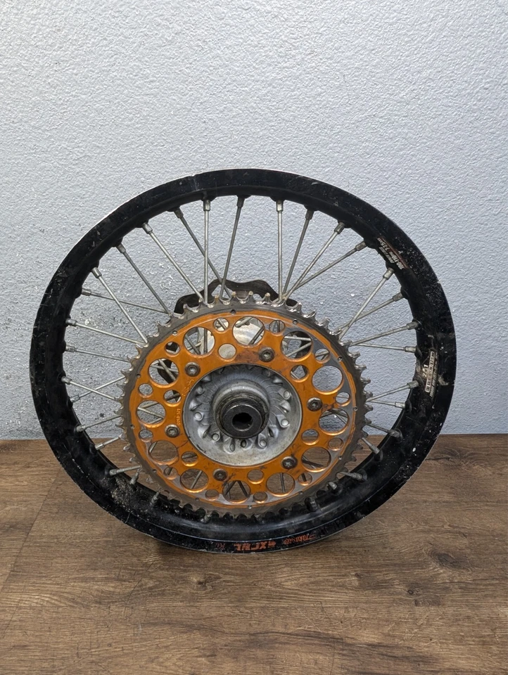 Заднее колесо 2009 KTM 450 XC-W от оригинального производителя со звездочкой и ротором 18x2,15 - 7801000104430 - Изображение 2 из 4