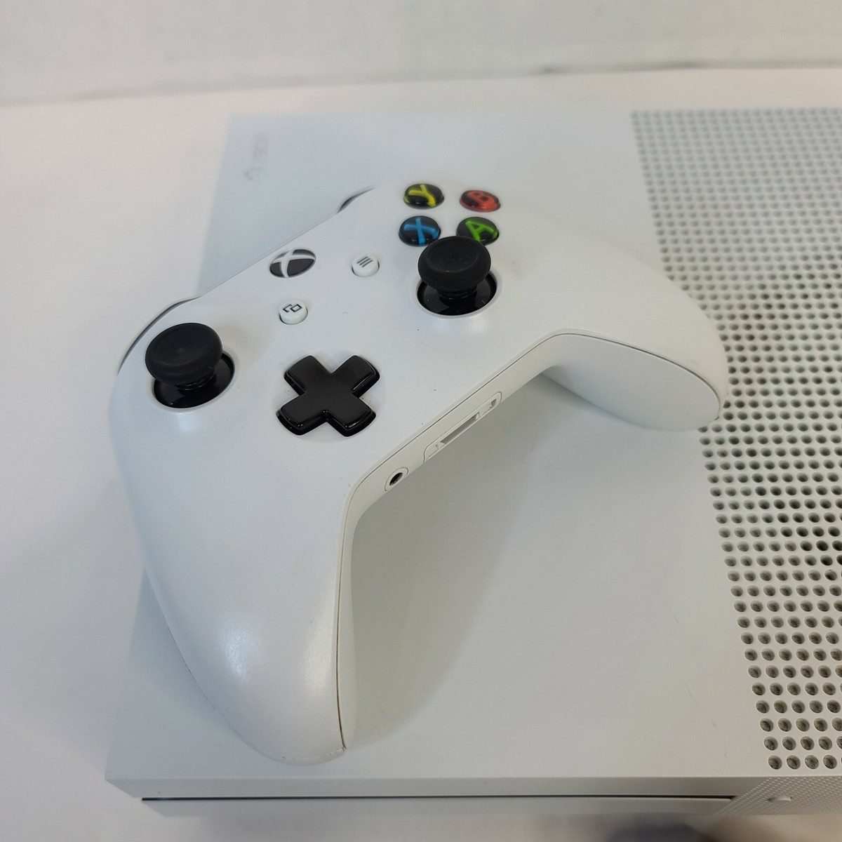Microsoft Xbox One S 1TB White Console Bundle With Microsoft Xbox One S 1TB White Console Bundle With