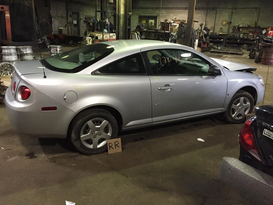 Cubierta de rueda usada se adapta a: Chevrolet Cobalt 2007 rueda de 15`` grado C Foto 4 de 4