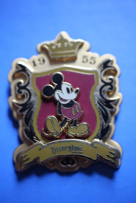 Disney WDW 49932 Walt Disney World Gold Crest Classic 1971 Logo Mickey Mouse Pin