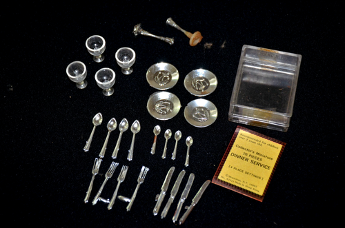 Vintage Shackman Collector's Miniature Dinner Service Doll House 26 pieces - Picture 7 of 8