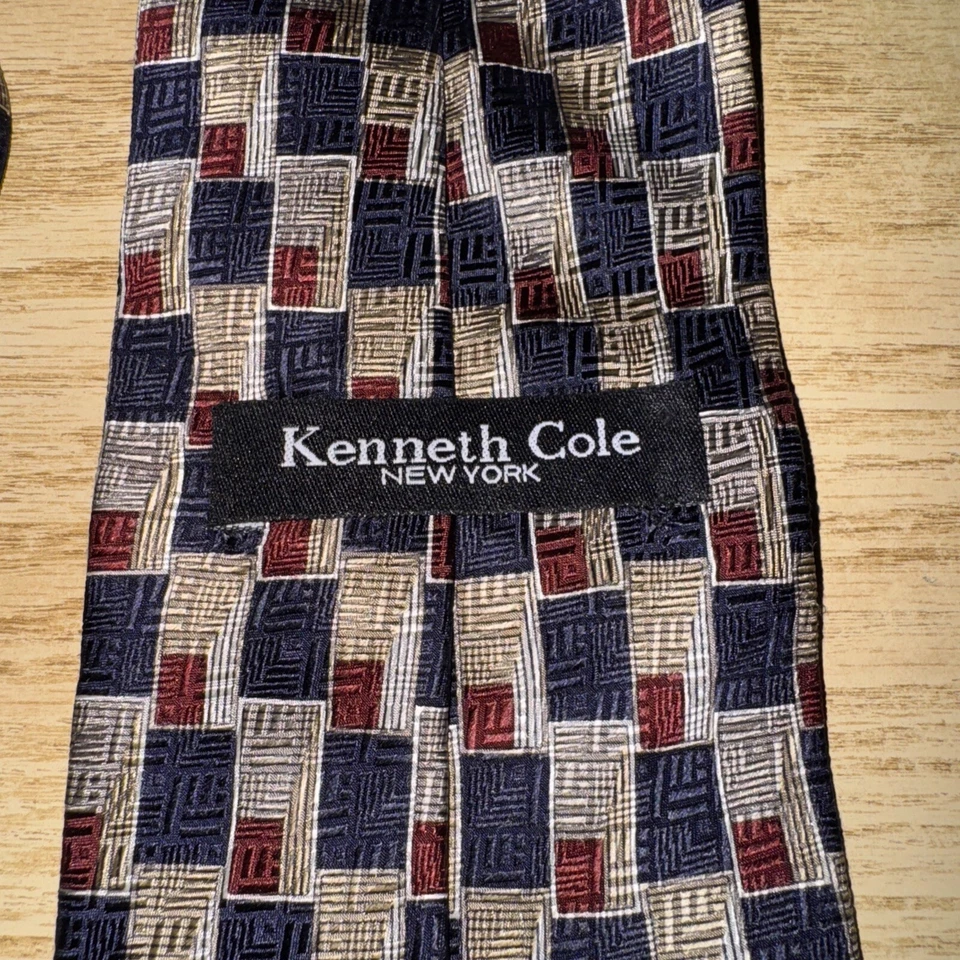 Kenneth Cole New York 100% Silk Men’s Neck Tie Made In USA 4” Wide 56” Long - Image 3 of 4