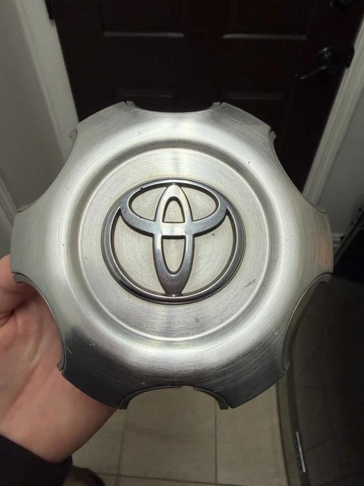 Toyota FJ Cruiser 2014-2024 Toyota 4Runner tapacubos tapa central 4260B-35080 Foto 2 de 4