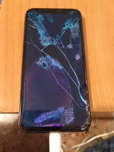 Apple iPhone XS · 64GB