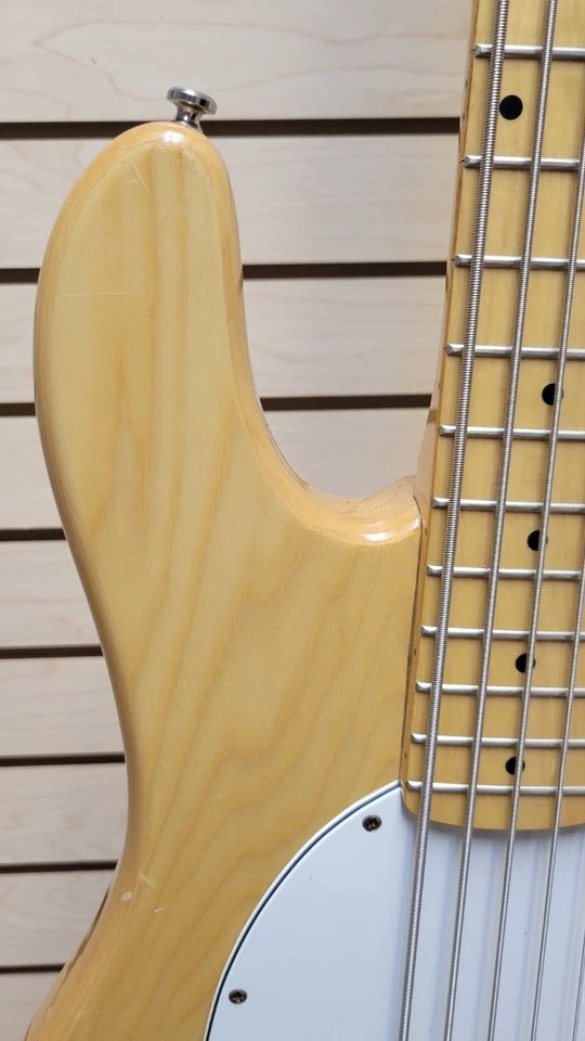 Bajo Dillion Edición Limitada, 5 Cuerdas Music Man StingRay, Copia Ceniza Laminada Foto 3 de 4