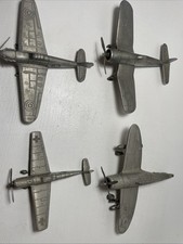 Lote 4 aviones de peltre (BF 109, F4U Corsair, P-47, Hawker Hurricane) ver fotos