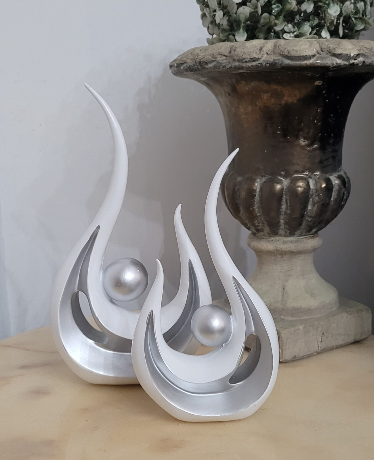 Sculptures déco moderne blanc argent 30 cm pour votre salon