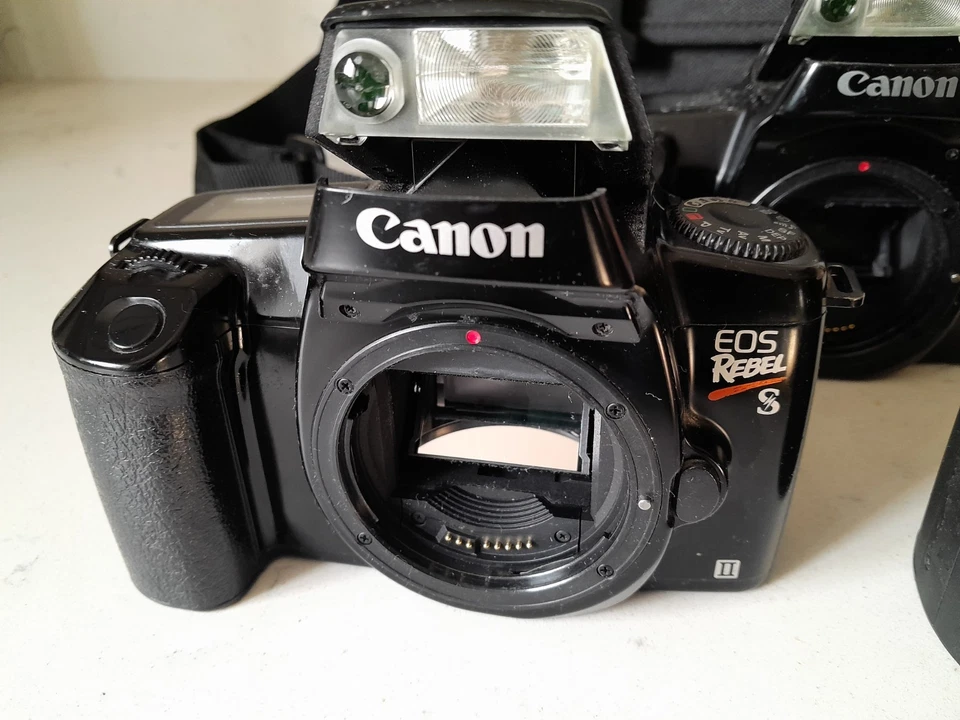 3 Pc Canon 35mm Film Camera Bodies - Rebel EOS S1/Rebel EOSG/Rebel EOS S2 & Bag - Image 3 of 4