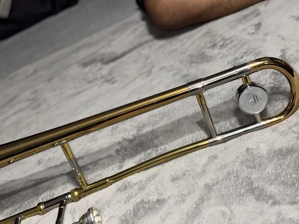 Trombón Júpiter con estuche instrumento profesional de latón Foto 2 de 4