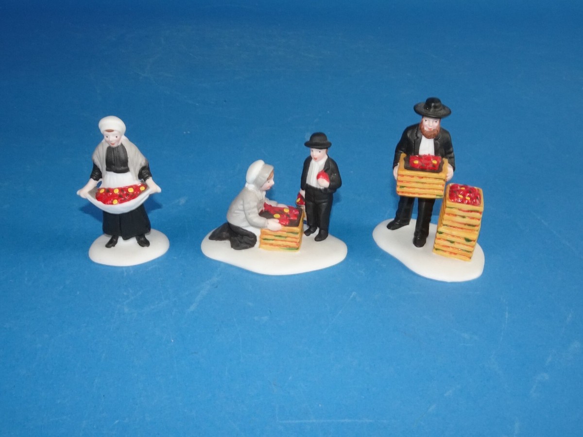Lot - Department 56 Heritage Village collection village landscape set