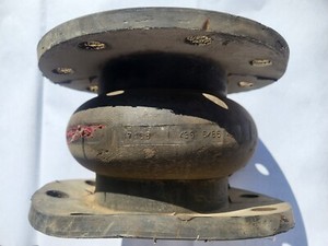 4"x9" Flanged Rubber Expansion Joint NEW OLD STOCK