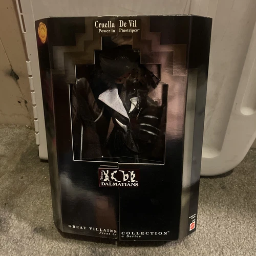 Disney 101 Dalmatians Cruella De Vil Barbie Mattel #16295 NIB 1996 Free Shipping