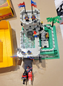 Vintage LEGO Castle: King's Mountain Fortress (6081) with all the kings horses