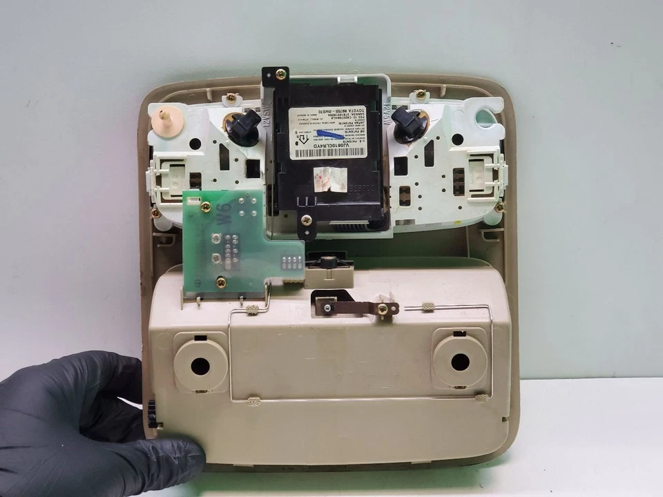 Toyota Highlander 2004 consola de techo con almacenamiento y abridor de garaje beige OEM  Foto 4 de 4