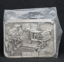 WD01169 NOS VINTAGE 1985  A FRESH TEAM FOR TODAY'S FARMER  CASE BELT BUCKLE