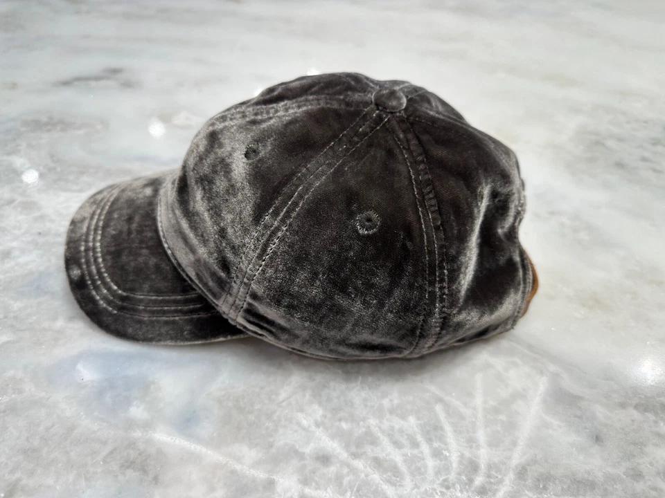 Gorra de béisbol Madewell de terciopelo, gris/metal oscuro, talla única, usada Foto 3 de 4