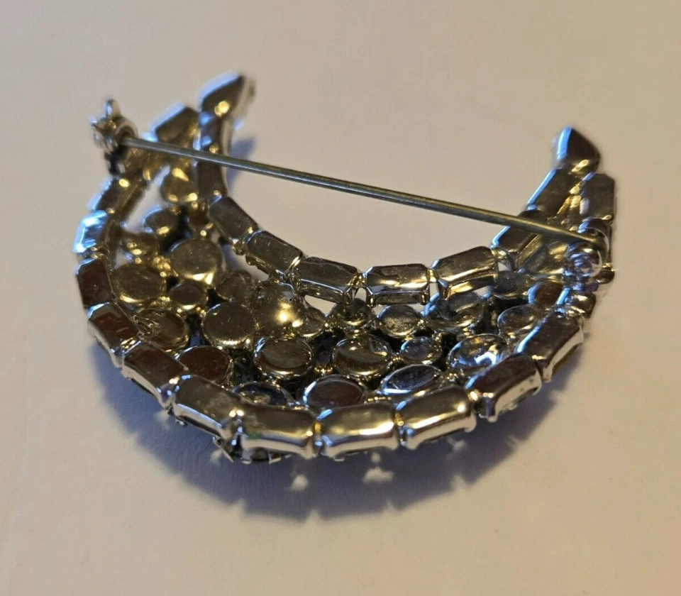 DULCE ROMANCE Antiguo Latón Índigo Heliotropo Estrás Media Luna PIN WoW Foto 4 de 4