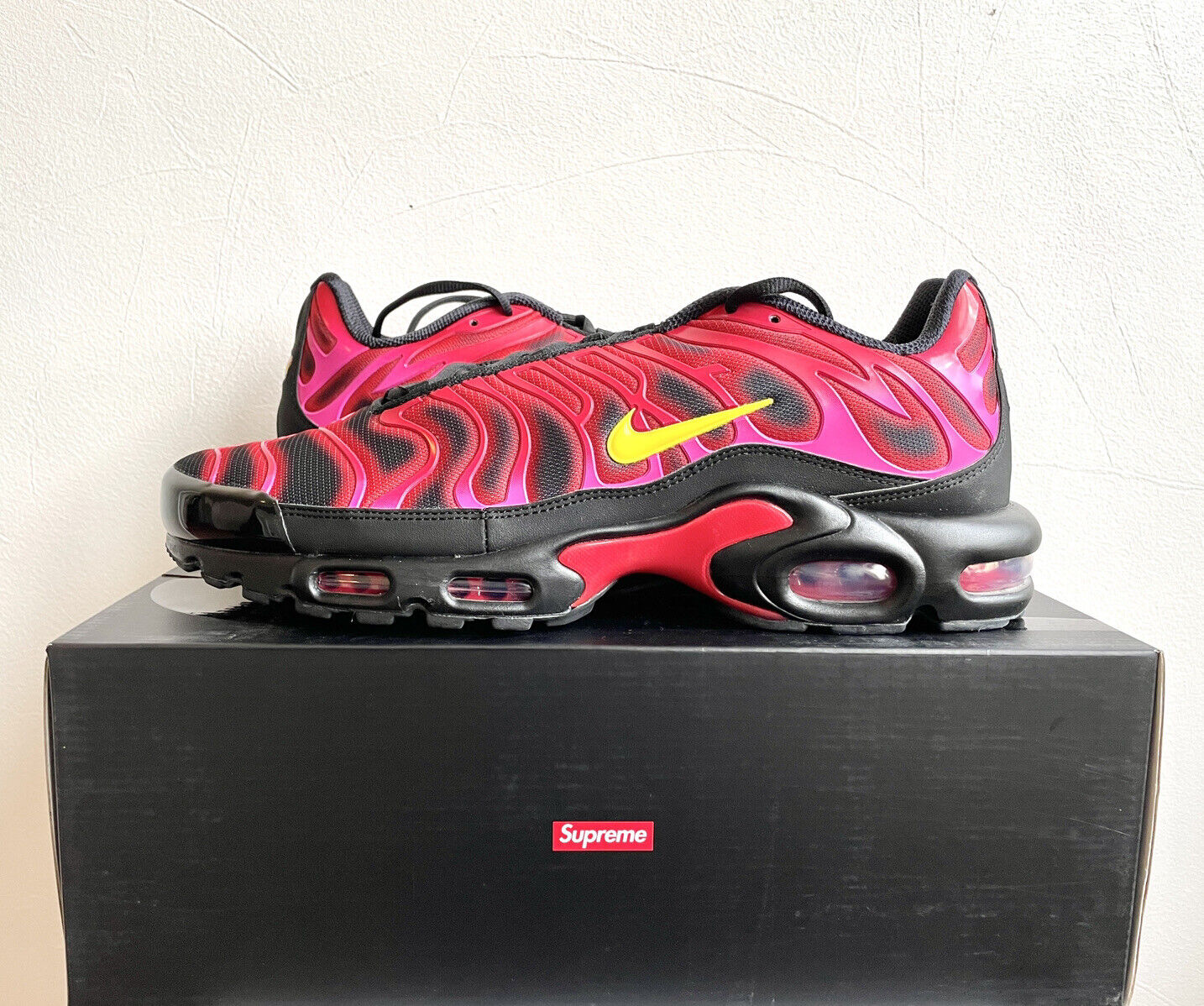 Nike Air Max Plus TN x Supreme Black Fire Pink DA1472-600 | eBay