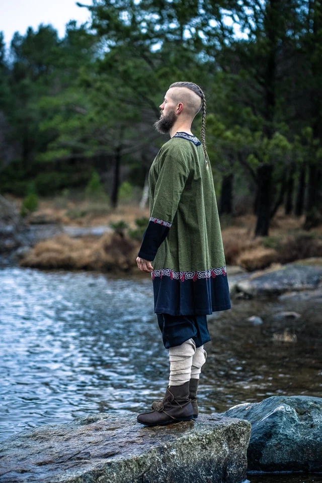Wikinger Tunika mit aufwändiger Stickerei – Tradition trifft Stil - Bild 3 von 4