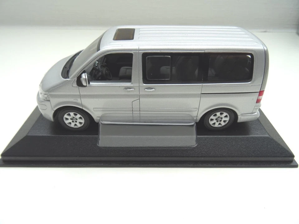 Volkswagen VW T5 Multivan Argent Modèle Réduit Minichamps En 1:43 Neuf 842902107 - Photo 2/4
