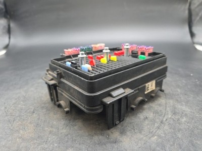 OEM 00-03 Suzuki Grand Vitara Fuse Box Relay Module 22677891 Used