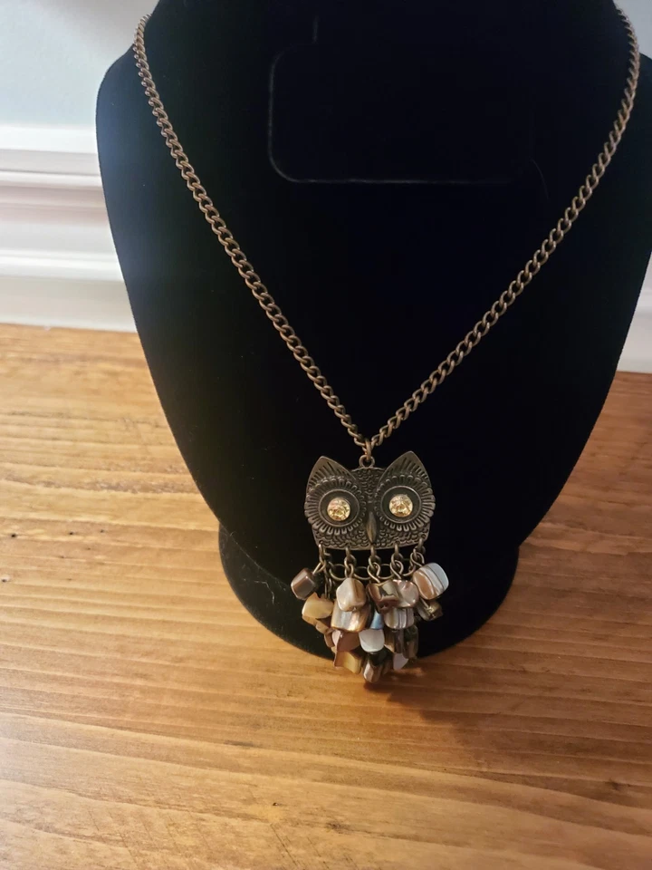 Collar colgante vintage grande de piedra de búho articulado tonos de marrón y bronce Foto 2 de 4