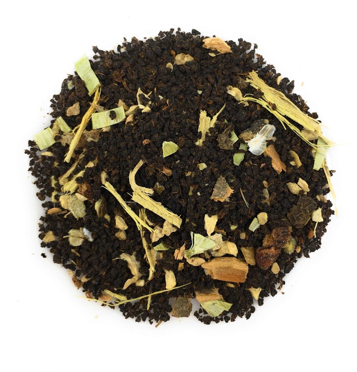 Té especiado indio fuerte con azafrán mezcla de hojas sueltas frescas...