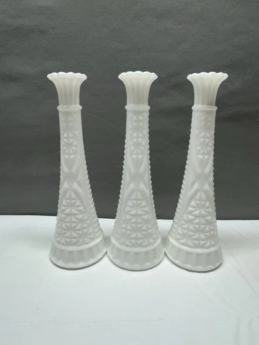 Vintage Set of 3 Anchor Hocking “Stars & Bars” White Milk Glass Bud Vases