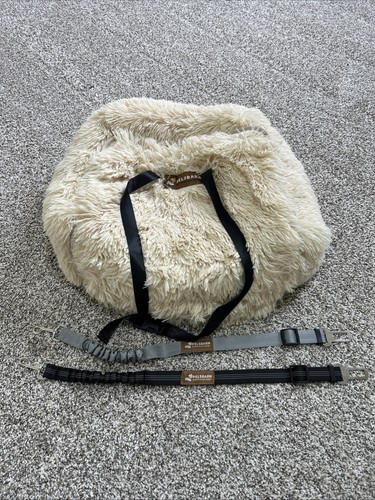 Pelsbarn Beige Car Bed Pet Protecting 2 Attached Straps 2 Bungie Straps Small