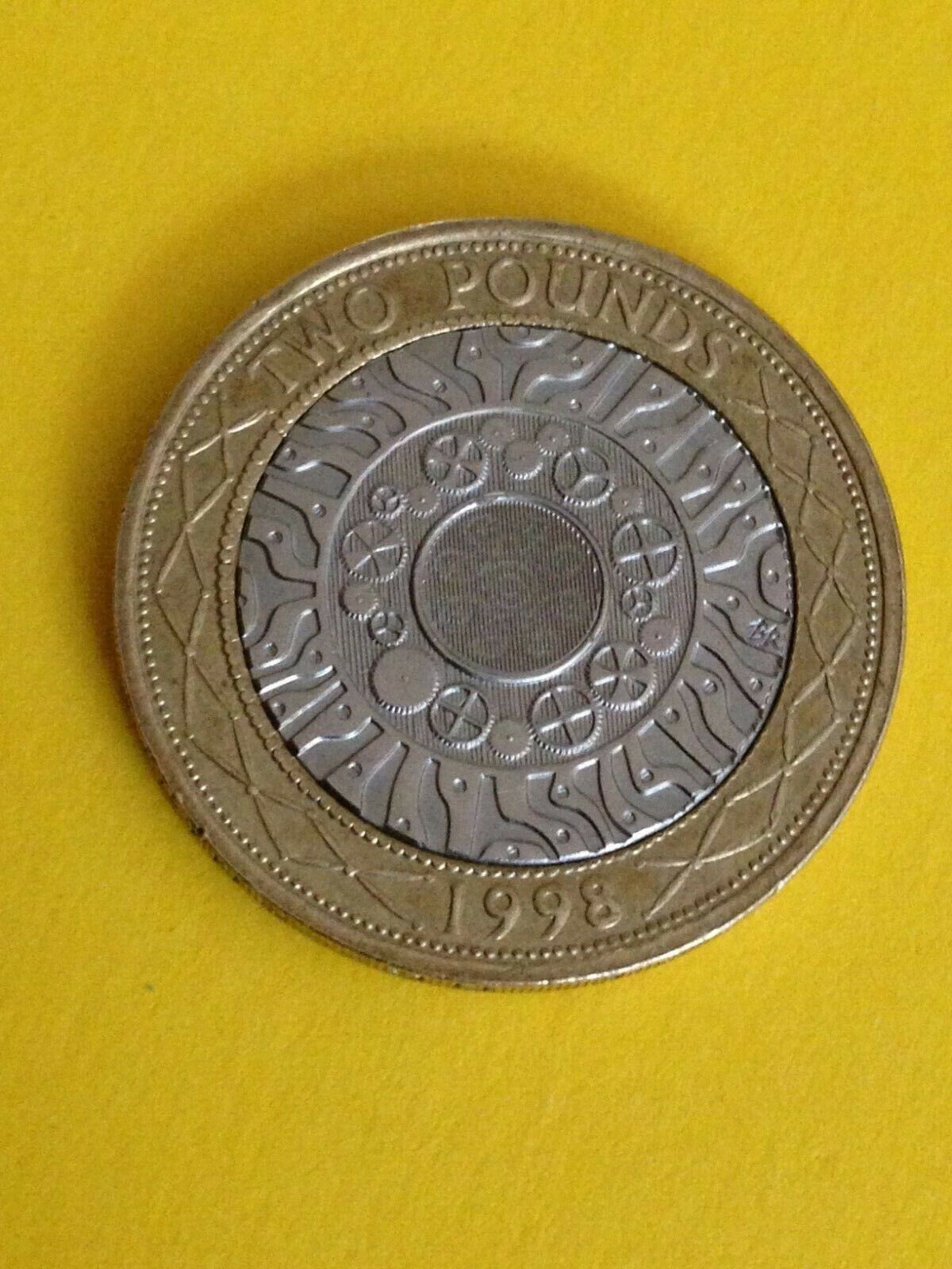 Very Rare STANDING ON THE SHOULDERS OF GIANTS 2015 2 Pound Coin EBay very-rare-standing-on-the-shoulders-of-giants-2015-2-pound-coin-ebay