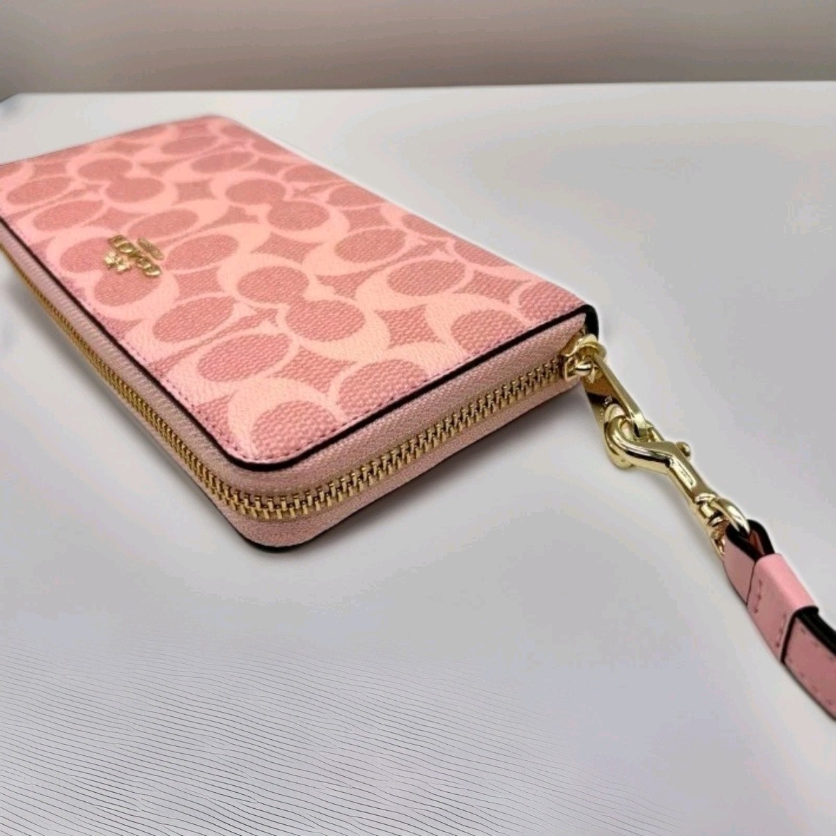 COACH Light Pink Signature Logo Long Wallet Round Zip Very Rare