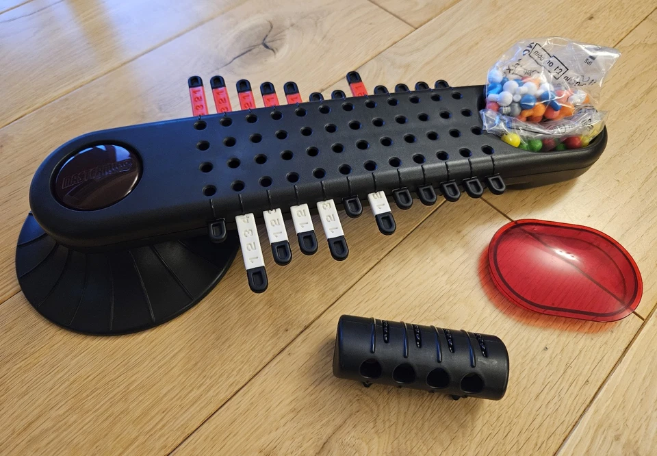 MASTERMIND The Classic Code Cracking Game By Parker 2004 - for 2 to 5 players - Image 3 of 4