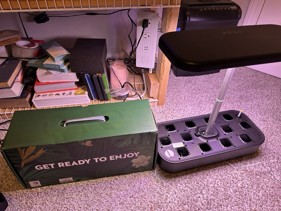 AeroGarden Sprout 3 cápsulas interior hierbas hidropónicas jardín con luz de crecimiento LED - negro Foto 2 de 3