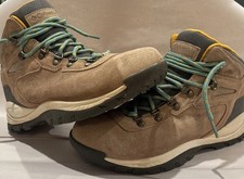 Columbia Women  s Newton Ridge Plus Waterproof Hiking Boot Size 8.5