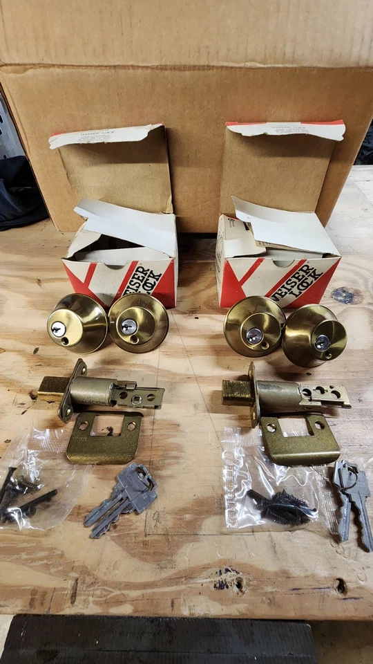 Lote de cerraduras Weiser de latón Foto 4 de 4