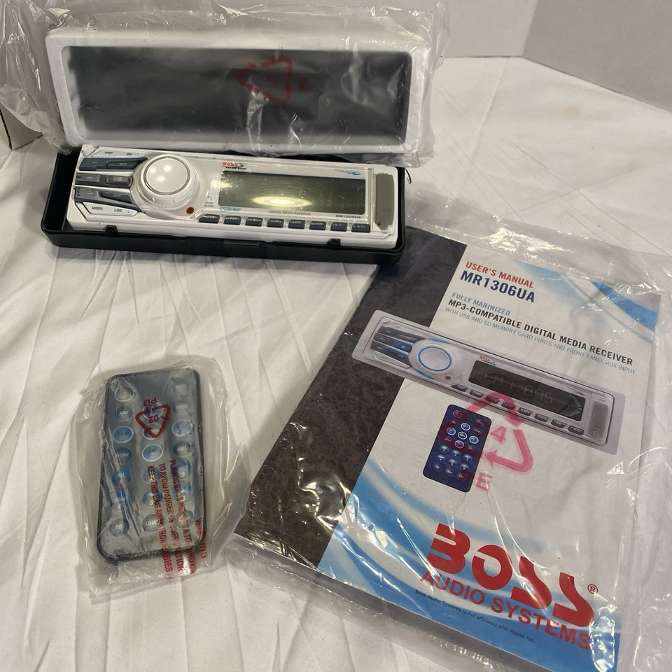 BOSS MP3 USB Marine digital am/fm Audio System Pkg With 2 Speakers New Open Box - Image 4 of 4