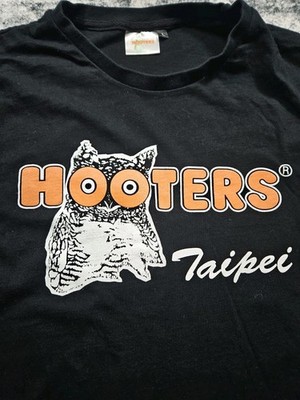 Vintage HOOTERS Taipei Black T Shirt Size Large Rare Y2K Classic