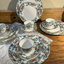 Royal Doulton Floradora Green Four Piece Place Setting 16 Pc TC-1127 Service 4