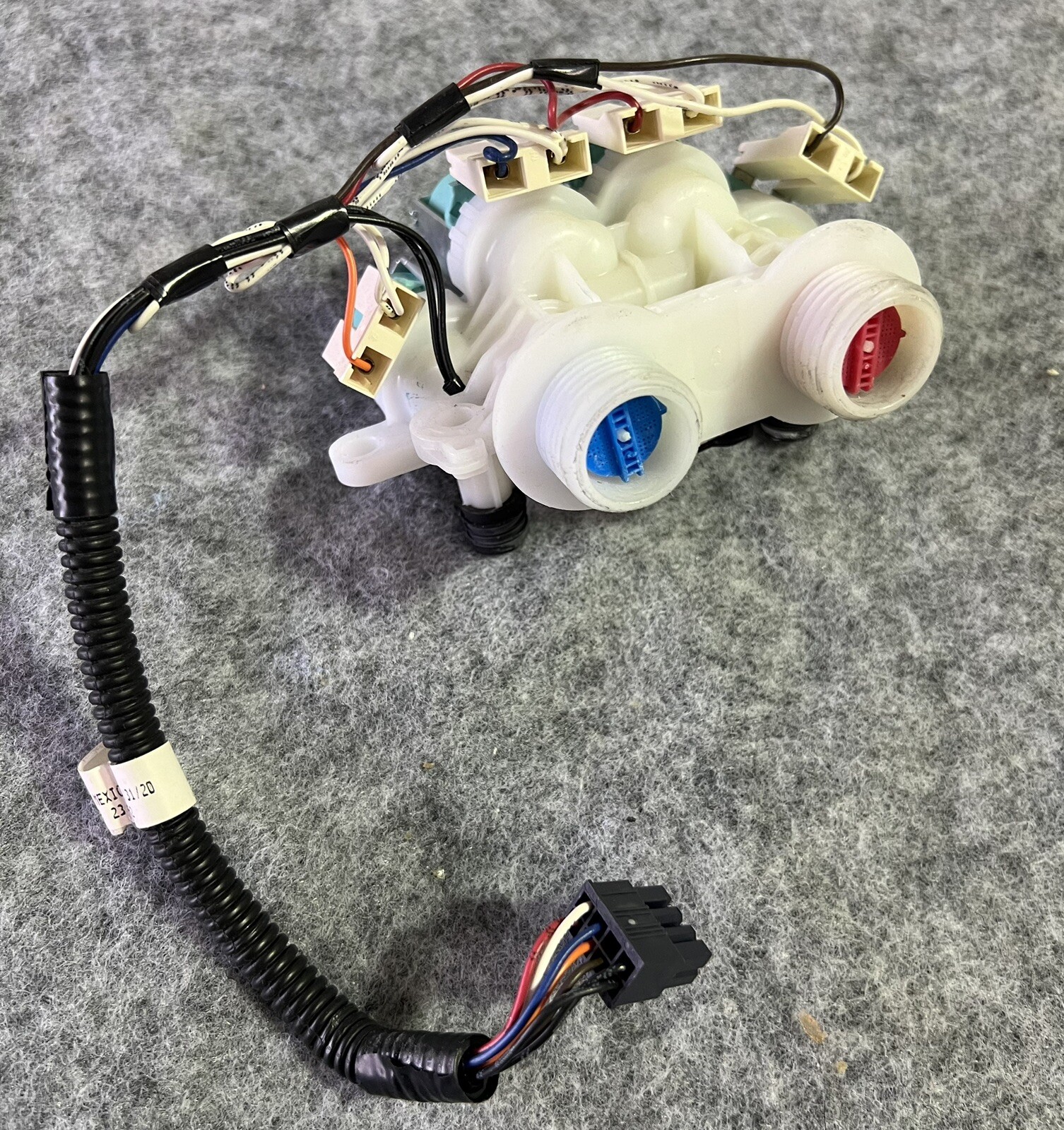 Whirlpool Maytag Water Inlet Valve & Harness W11096267 W11130935 W10758828-image