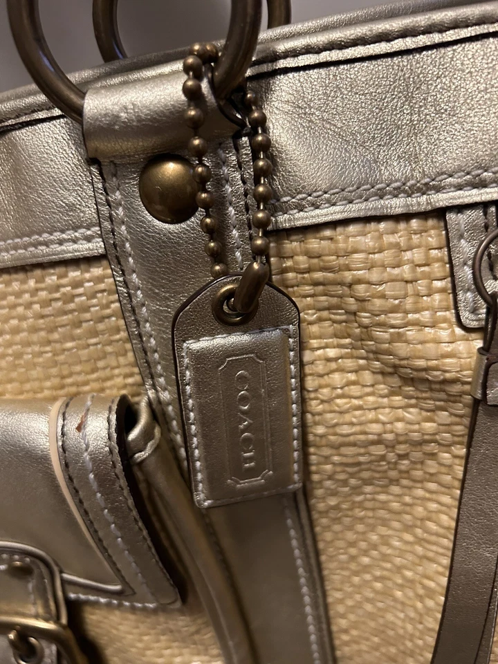 Bolso de hombro Coach grande de cuero y paja natural - Borde dorado Foto 2 de 4