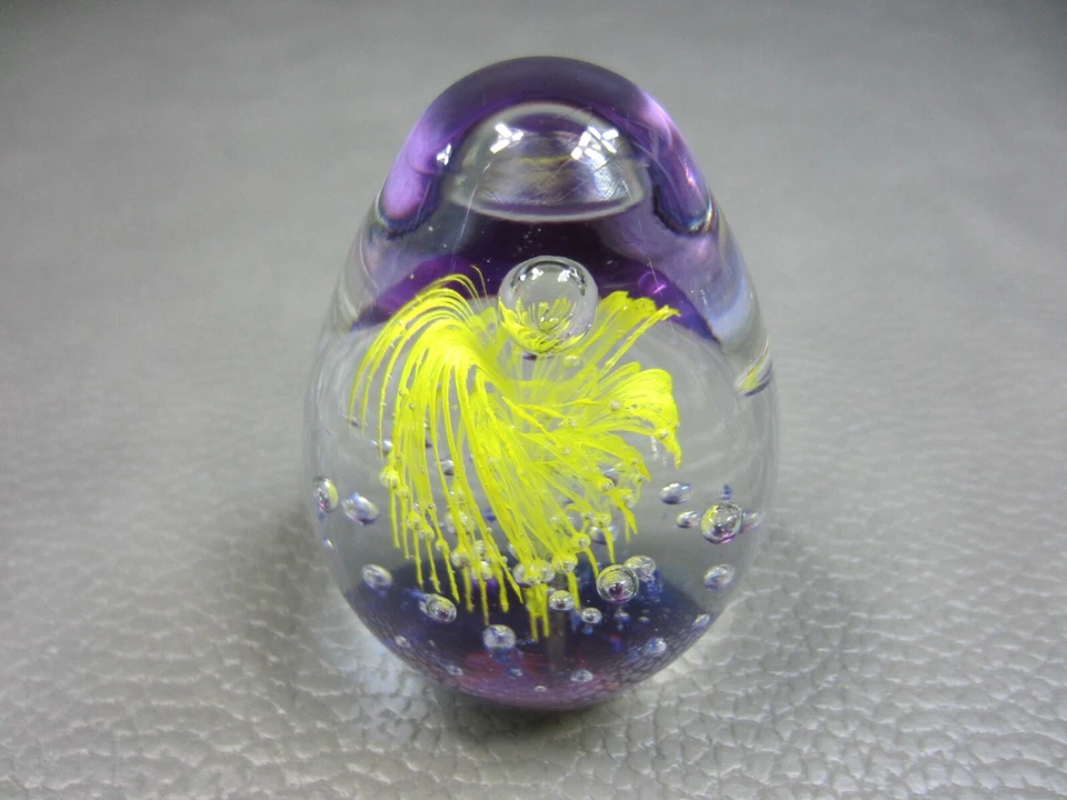 Vintage Art Glass Handmade Egg Paperweight Sculpture - Image 3 of 4