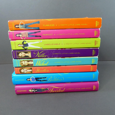 Pretty Little Liars Novel Sara Shepard 8 Book Lot YA Mystery